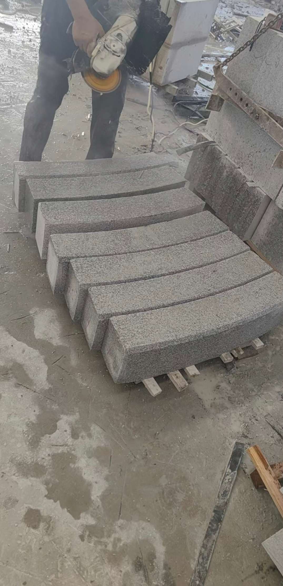 银川芝麻白弧形路牙石