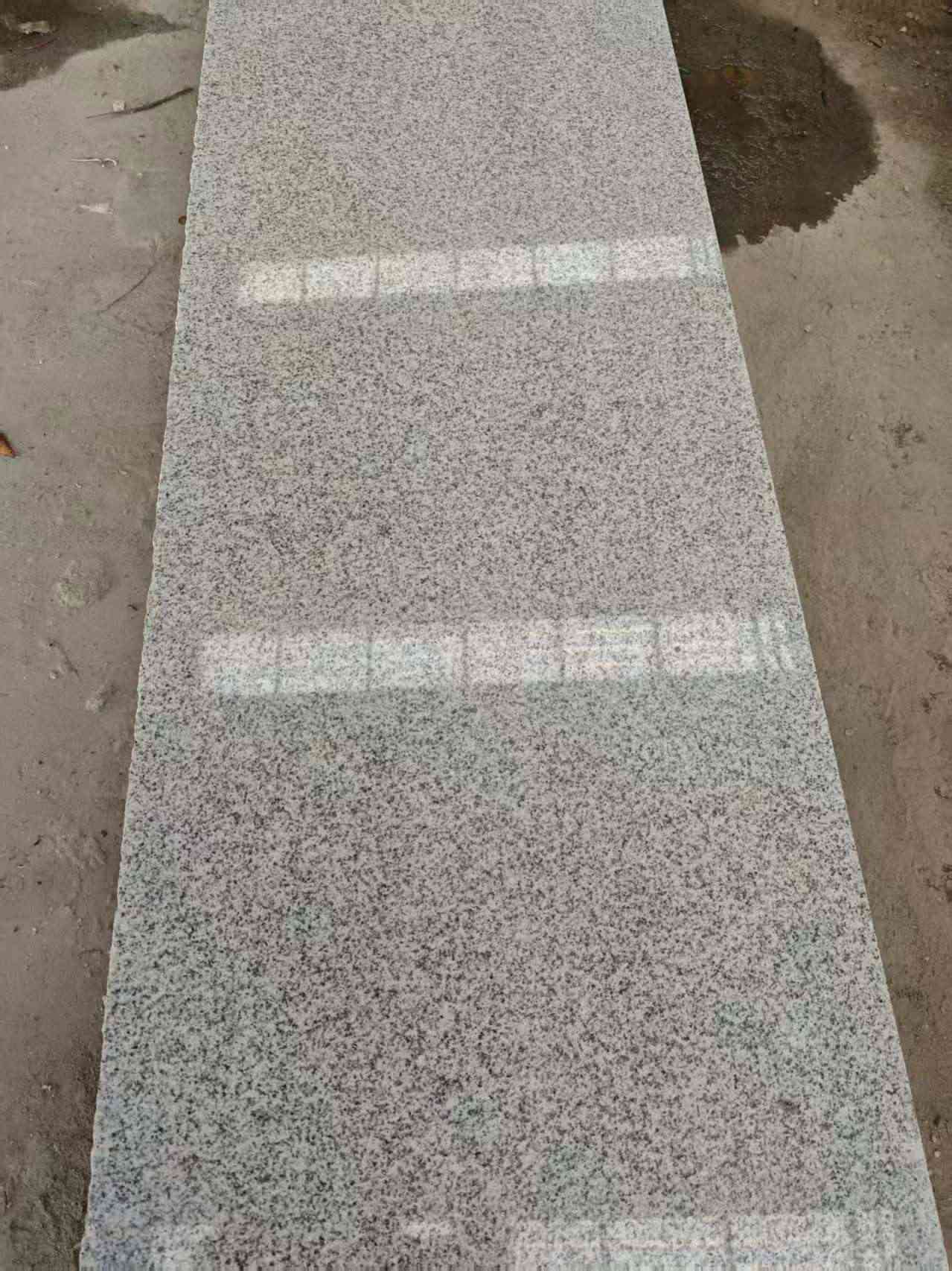 银川芝麻白光面毛板